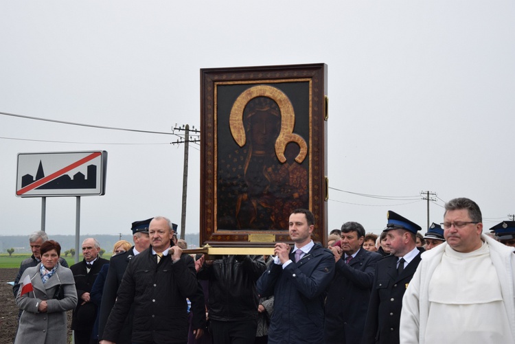 Powitanie ikony MB Częstochowskiej w Miłonicach