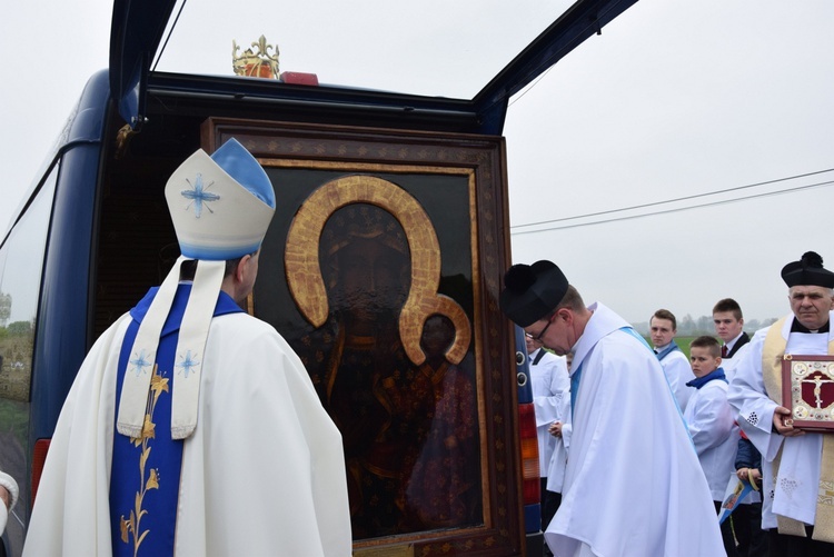 Powitanie ikony MB Częstochowskiej w Miłonicach