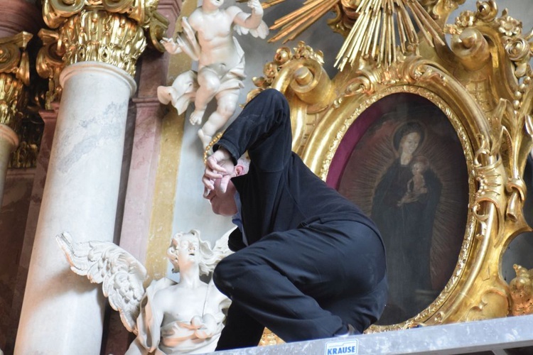 Zdjęcie obrazu Matki Bożej Świdnickiej przed koronacją