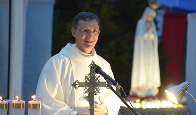 o. Javier Álvarez-Ossorio SScc podziękował biskupowi na ustanowienie nowego sanktuarium.