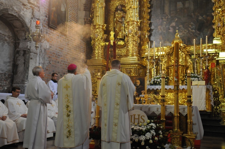 Pielgrzymka Nadzwyczajnych Szafarzy Komunii Świętej do grobu św. Stanisława Kazimierczyka