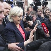 Macron odbył rozmowę telefoniczną z Le Pen