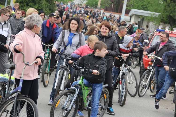 Motocykliści w kościele w Zgórsku