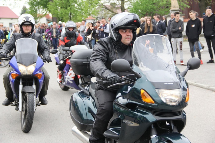 Motocykliści w kościele w Zgórsku