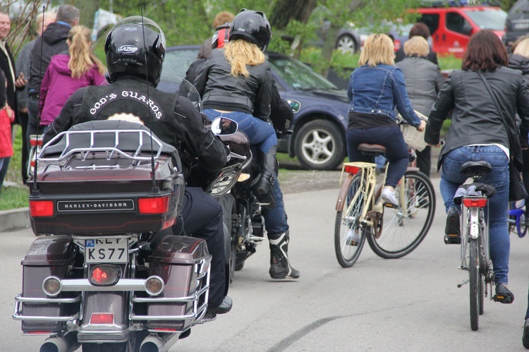 Motocykliści w kościele w Zgórsku