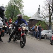 Motocykliści w kościele w Zgórsku