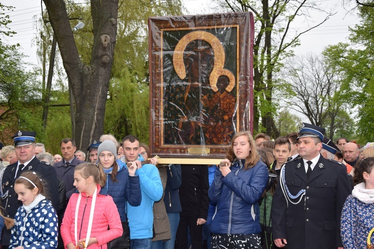 Powitanie ikony MB Częstochowskiej w Ostrowach