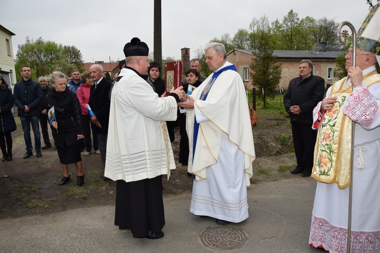 Powitanie ikony MB Częstochowskiej w Ostrowach