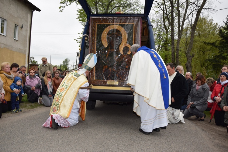 Powitanie ikony MB Częstochowskiej w Ostrowach