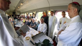 Msza w pociągu do Lourdes