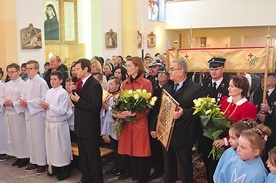 Jan Radzik dziękuje w imieniu świeckich bp. Leszkiewiczowi.