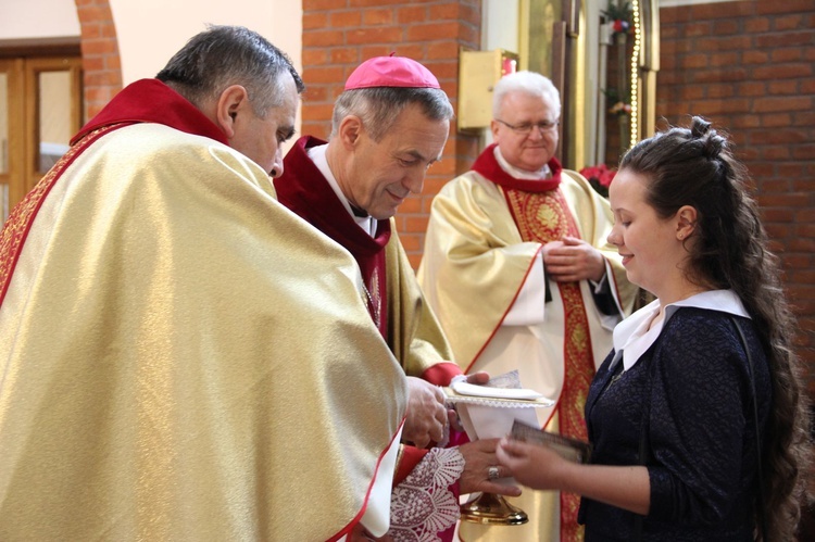 Bierzmowanie w kościele św. Stanisława Kostki w Tarnowie