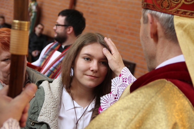 Bierzmowanie w kościele św. Stanisława Kostki w Tarnowie