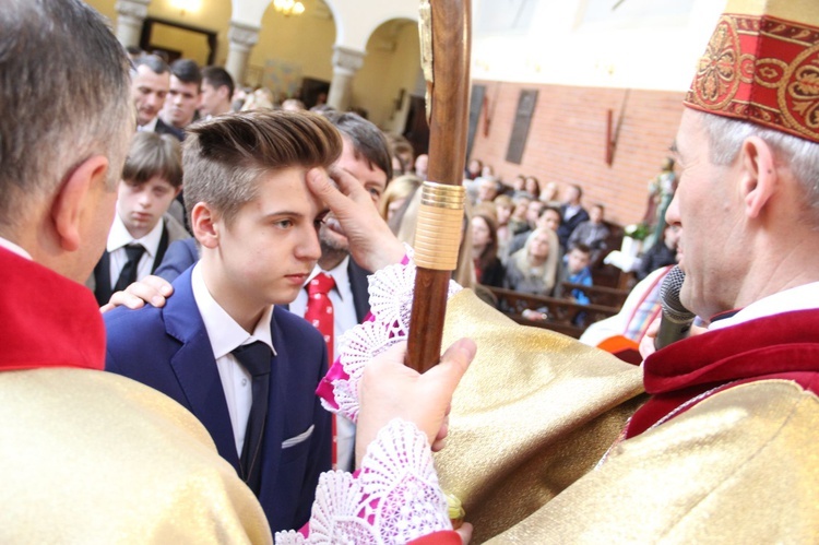 Bierzmowanie w kościele św. Stanisława Kostki w Tarnowie