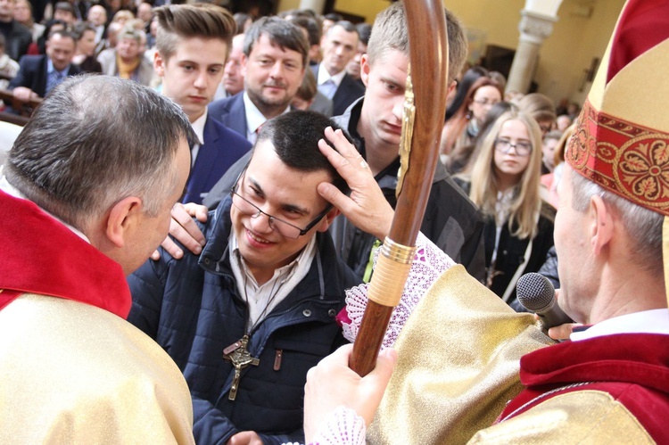 Bierzmowanie w kościele św. Stanisława Kostki w Tarnowie