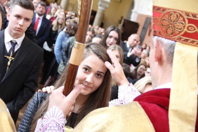 Bierzmowanie w kościele św. Stanisława Kostki w Tarnowie