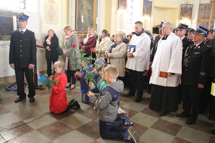 Powitanie ikony MB Częstochowskiej w Dzierzbicach