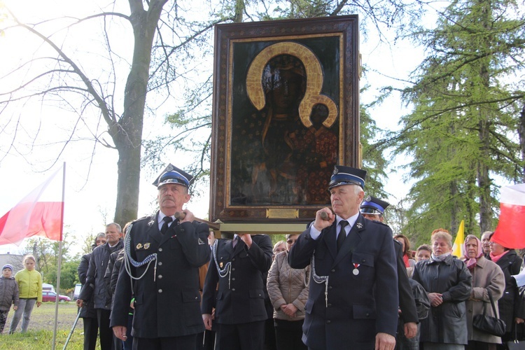 Powitanie ikony MB Częstochowskiej w Dzierzbicach