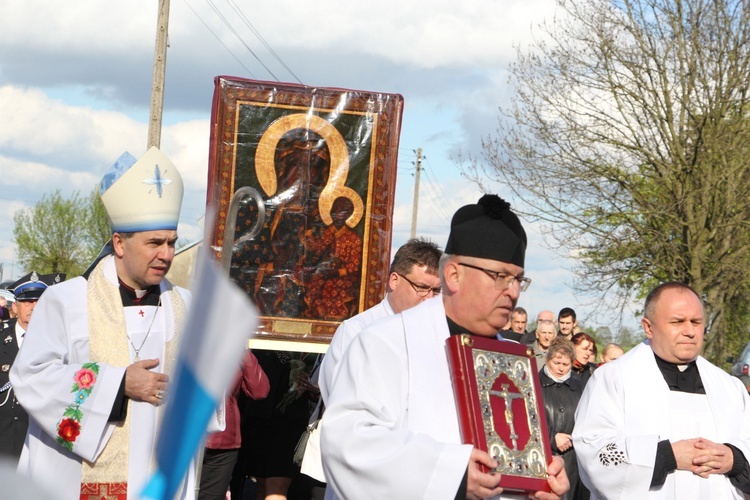 Powitanie ikony MB Częstochowskiej w Dzierzbicach