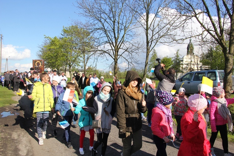 Powitanie ikony MB Częstochowskiej w Dzierzbicach