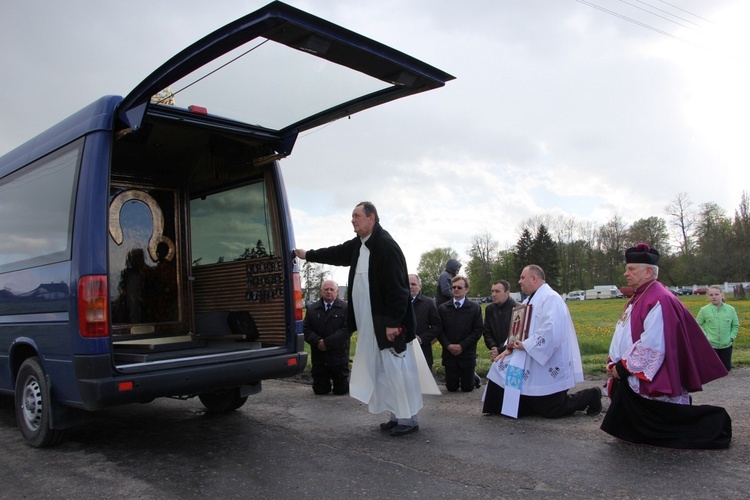 Powitanie ikony MB Częstochowskiej w Dzierzbicach