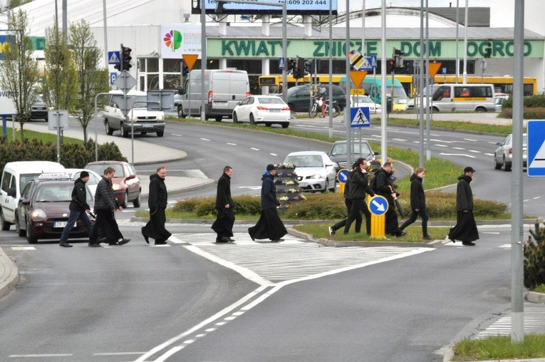 Modlitwa o powołania na ulicach miasta