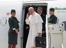 Franciszek już w Portugalii