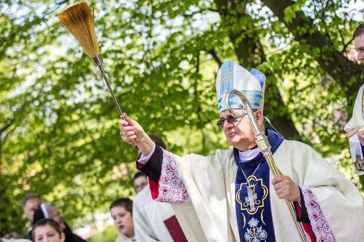 Poświęcenie kapliczek w Gietrzwałdzie