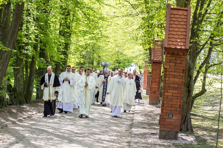 Poświęcenie kapliczek w Gietrzwałdzie