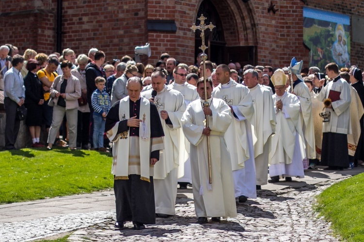 Poświęcenie kapliczek w Gietrzwałdzie