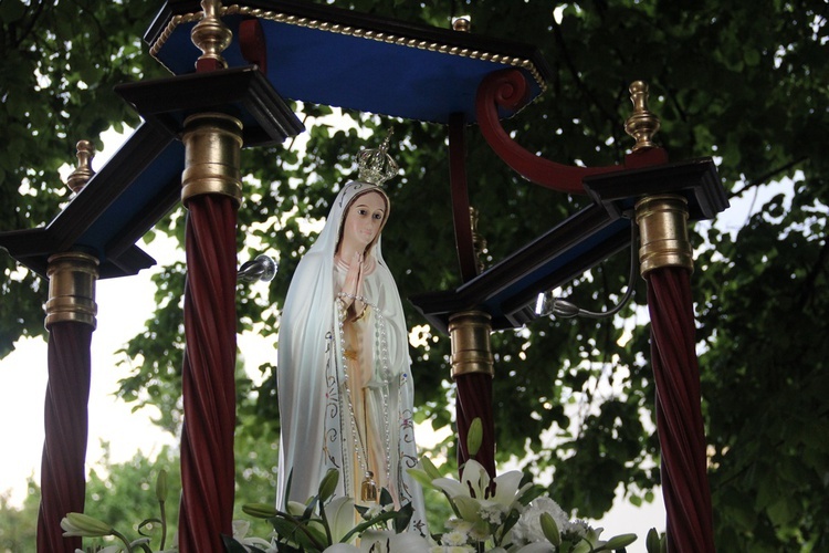 Nabożństwo fatimskie i instalacja relikwii św. Hiacynty i św. Franciszka