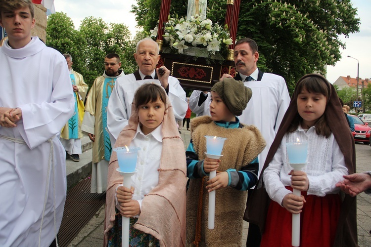 Nabożństwo fatimskie i instalacja relikwii św. Hiacynty i św. Franciszka