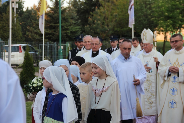 Nabożeństwo Fatimskie w parafii Jezusa Chrystusa Króla Wszechświata w Rawie Maz. 