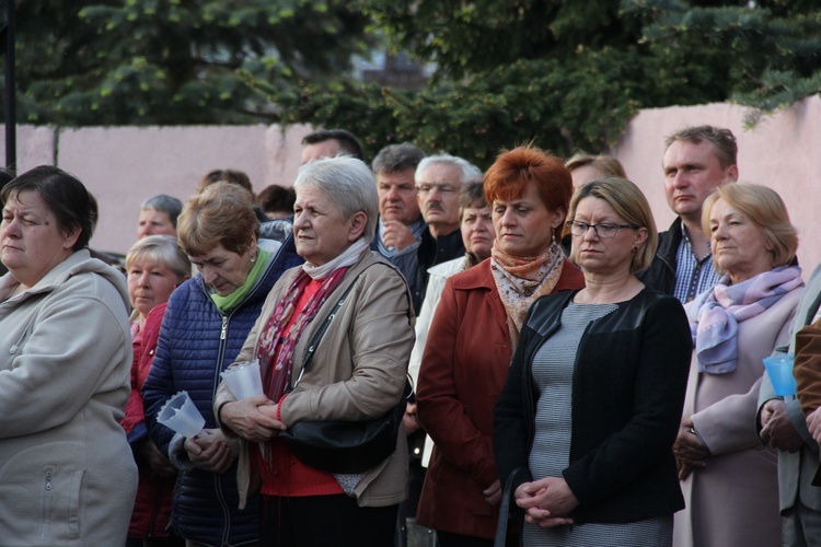 Nabożeństwo Fatimskie w parafii Jezusa Chrystusa Króla Wszechświata w Rawie Maz. 