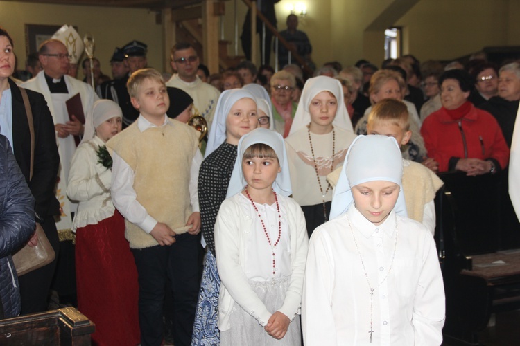 Nabożeństwo Fatimskie w parafii Jezusa Chrystusa Króla Wszechświata w Rawie Maz. 