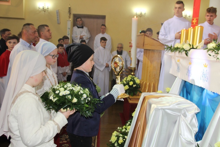 Nabożeństwo Fatimskie w parafii Jezusa Chrystusa Króla Wszechświata w Rawie Maz. 