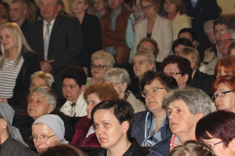 Nabożeństwo Fatimskie w parafii Jezusa Chrystusa Króla Wszechświata w Rawie Maz. 