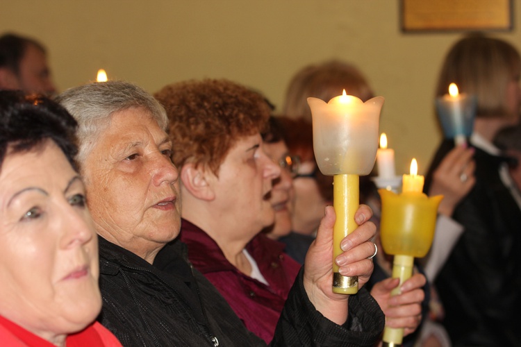 Nabożeństwo Fatimskie w parafii Jezusa Chrystusa Króla Wszechświata w Rawie Maz. 