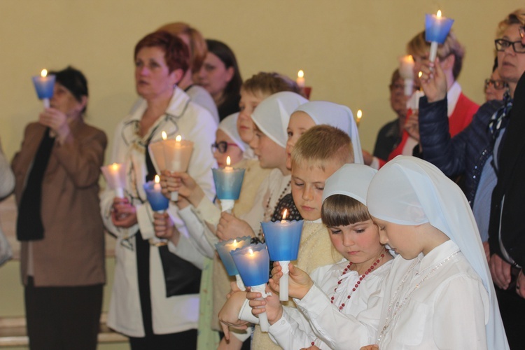 Nabożeństwo Fatimskie w parafii Jezusa Chrystusa Króla Wszechświata w Rawie Maz. 