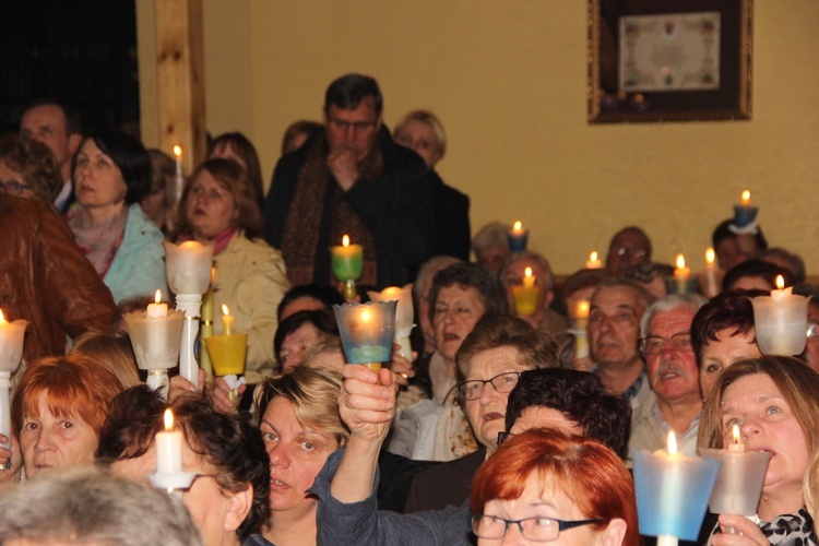 Nabożeństwo Fatimskie w parafii Jezusa Chrystusa Króla Wszechświata w Rawie Maz. 