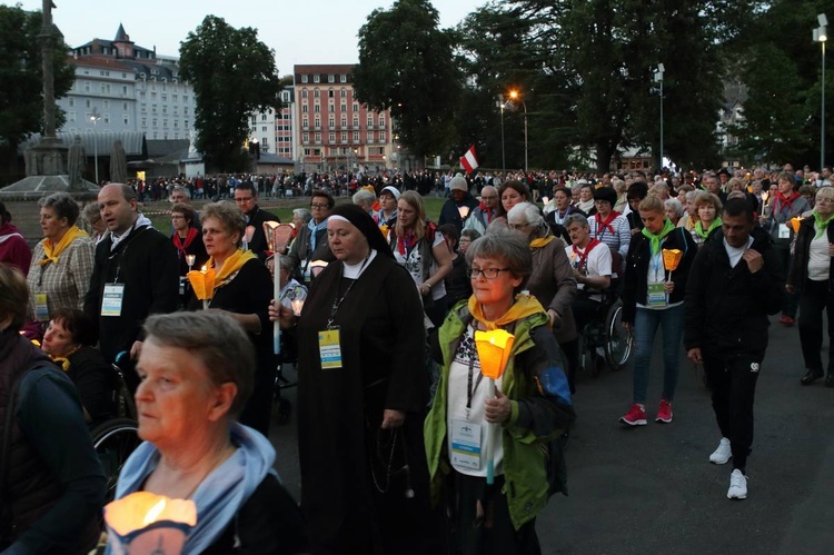 Pożegnalna procesja maryjna