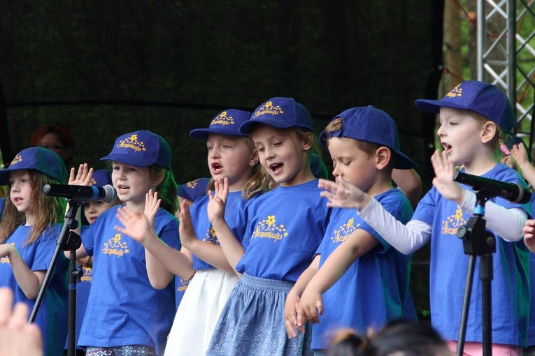 Dzieci z Niepublicznego Przedszkola "Niezapominajka" w Radomiu śpiewały o wiośnie