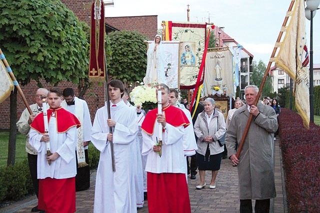 ▲	W uroczystościach wzięli udział parafianie,  ale także pielgrzymi z całej diecezji.