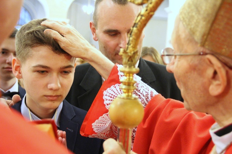 Bierzmowanie w kościele św. Jakuba w Tuchowie