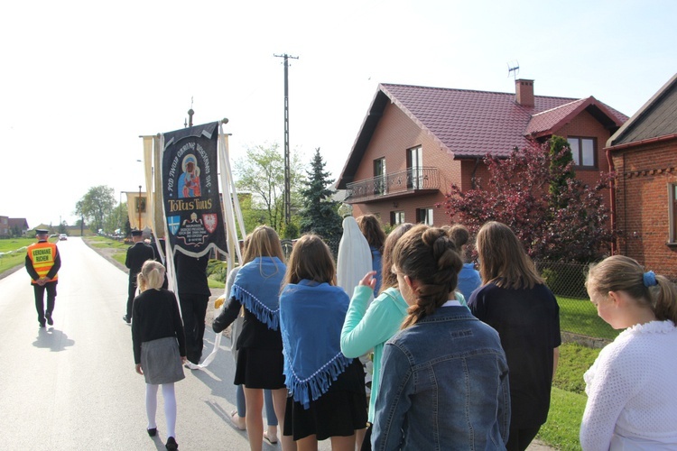 Powitanie ikony MB Częstochowskiej w Błoniu