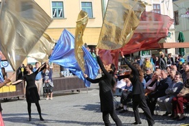Warsztaty modlitwy tańcem z flagami podobnie jak rok temu poprowadzi Dorota Herok.