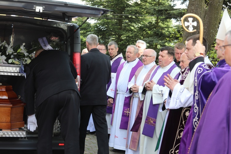 Pogrzeb śp. ks. kan. Borysa Kroczka na Trzycatku