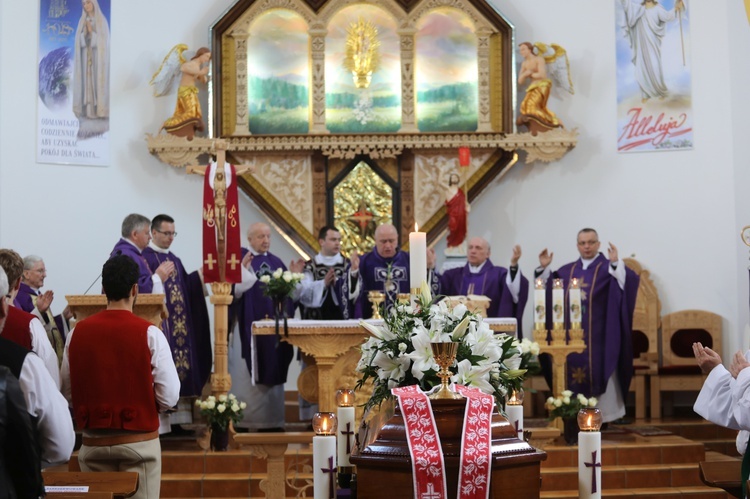 Pogrzeb śp. ks. kan. Borysa Kroczka na Trzycatku