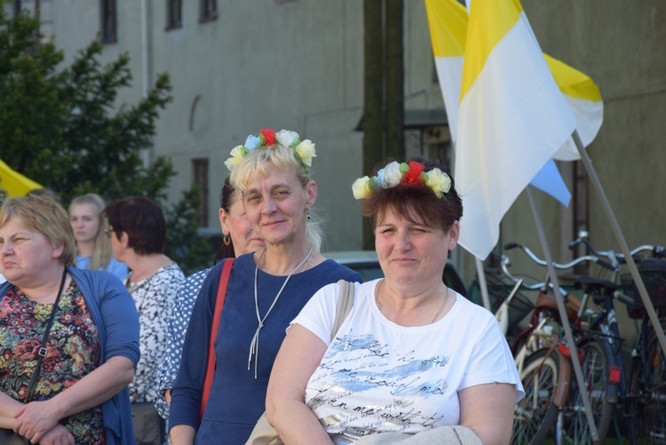 Powitanie ikony MB Częstochowskiej w parafii św. Andrzeja Apostoła w Łęczycy