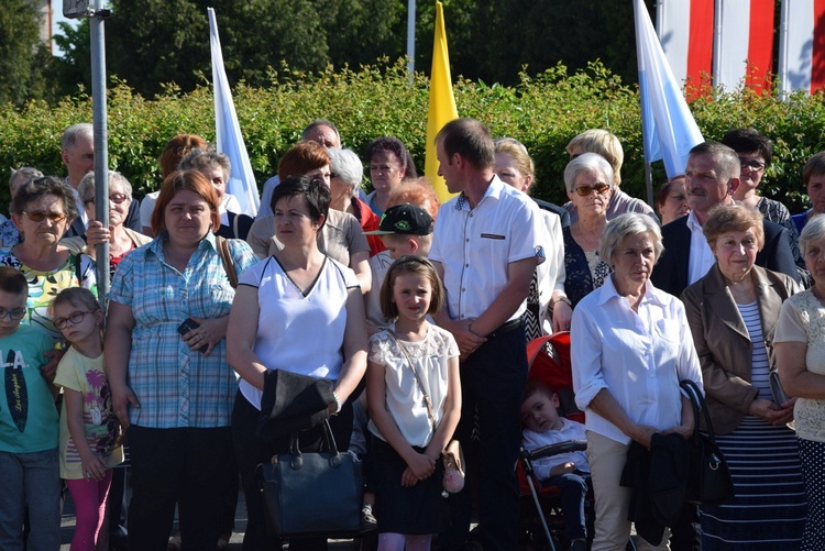 Powitanie ikony MB Częstochowskiej w parafii św. Andrzeja Apostoła w Łęczycy